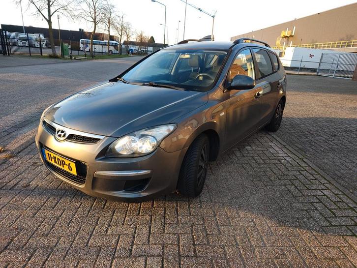 Hyundai i30 1.4i Cvvt 109pk Blue 2009 Grijs, Auto's, Hyundai, Particulier, i30, Benzine, A, Stationwagon, Handgeschakeld, Origineel Nederlands