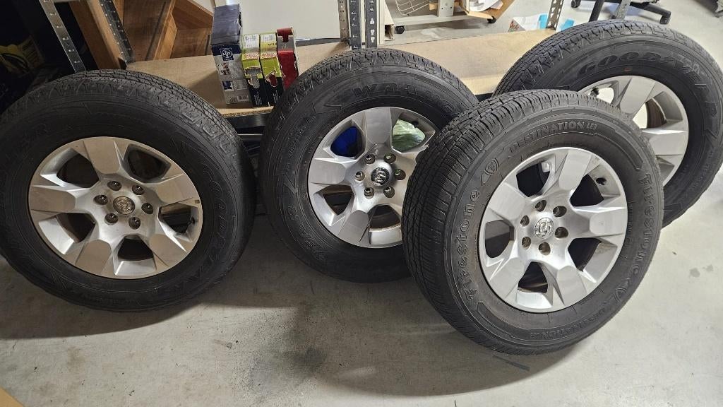 Set Dodge RAM 1500 OEM velgen banden 6 gts 18" 275/65R18, Auto-onderdelen, Banden en Velgen, Ophalen, 18 inch, Gebruikt, 275 mm