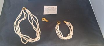 Schitterende parelset. Bestaat uit collier en armband beschikbaar voor biedingen