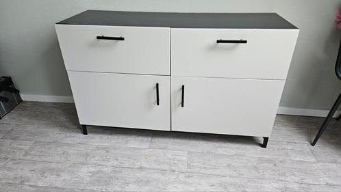 Een leuke kleine dressoir  / wandmeubel  van Ikea, Huis en Inrichting, Kasten | Dressoirs, Zo goed als nieuw, 100 tot 150 cm, 25 tot 50 cm