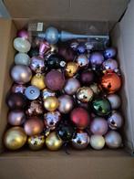 Doos met kerstballen en piek, Diversen, Kerst, Ophalen