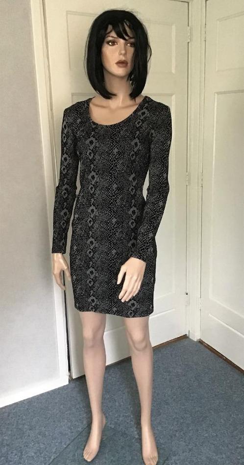 Nauwsluitende mini-jurk met snake-print grijs/ zwart, Kleding | Dames, Jurken, Zo goed als nieuw, Maat 38/40 (M), Grijs, Boven de knie