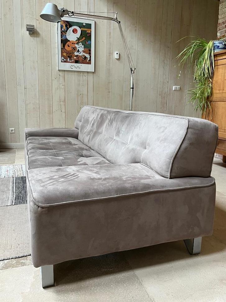 Mooie 3-zits bank van Xooon in taupe alcantara, Huis en Inrichting, Banken | Bankstellen, Zo goed als nieuw, Rechte bank, Driepersoons