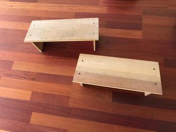 2 nieuwe yogabankjes van hout beschikbaar voor biedingen