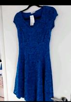 Prachtige blauwe kanten jurk,  Nieuw!, Blauw, Nieuw, Cocktailjurk, Ophalen of Verzenden