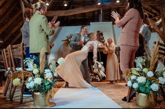 Zijden Bloemen Huren | Trouwdecoratie Ceremonie |, Hobby en Vrije tijd, Feestartikelen | Verhuur, Nieuw, Geboorte of Huwelijk