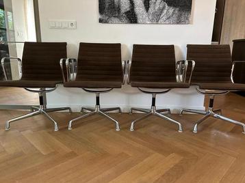 4x Eames Stoel EA 107- Miller - Bruin vitra niet draaibaar. beschikbaar voor biedingen