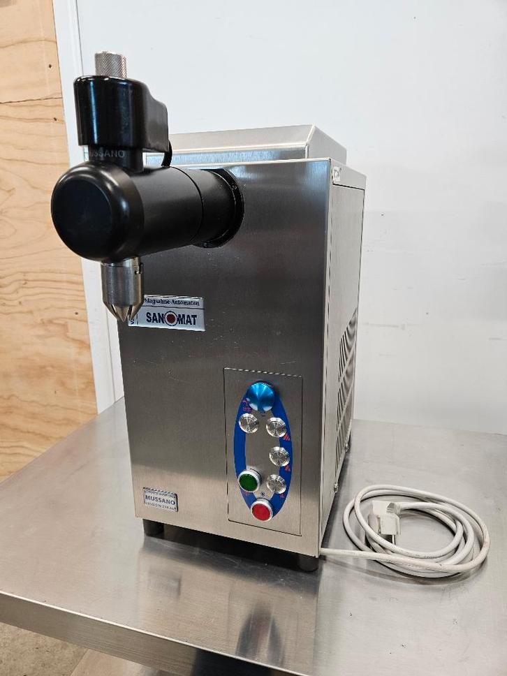 Slagroommachine 2ltr. Sanomat Euro Cream, Zakelijke goederen, Horeca | Keukenapparatuur, Gebruikt, Ophalen of Verzenden