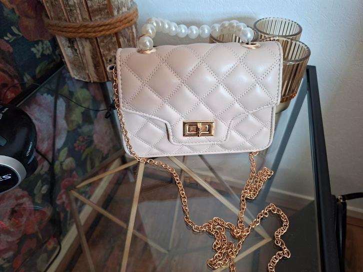 Elegant handtasje met parels, Sieraden, Tassen en Uiterlijk, Tassen | Damestassen, Nieuw, Handtas, Beige, Ophalen