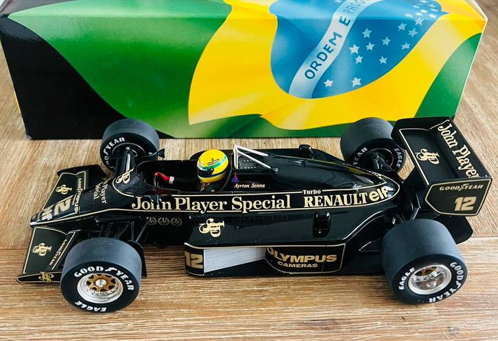 Ayrton Senna Lotus Renault 97T met JPS Livery 1:18, Hobby en Vrije tijd, Modelauto's | 1:18, Zo goed als nieuw, MiniChamps, Ophalen