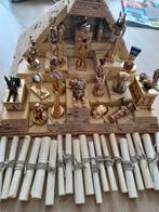 Pyramide met vergulde beeldjes, Ophalen of Verzenden