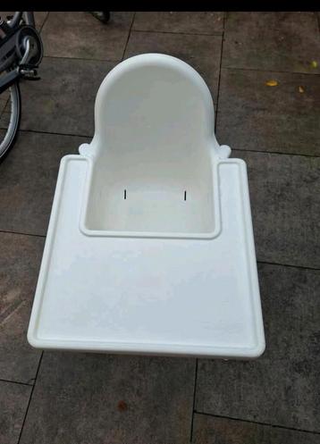 Kinderstoel met afneembaar blad beschikbaar voor biedingen