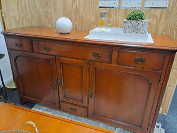 Dressoir met deuren en lades beschikbaar voor biedingen
