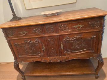 Antieke commode beschikbaar voor biedingen