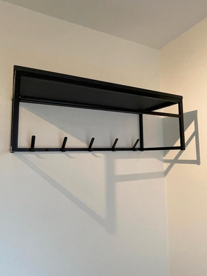 Zwarte Wandkapstok met Hoedenplank, Huis en Inrichting, Woonaccessoires | Kapstokken, Zo goed als nieuw, Wandkapstok, Minder dan 100 cm