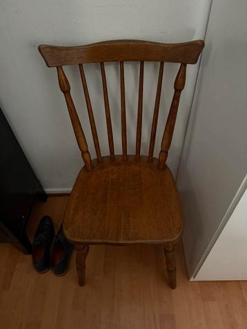 Eetkamer stoel beschikbaar voor biedingen