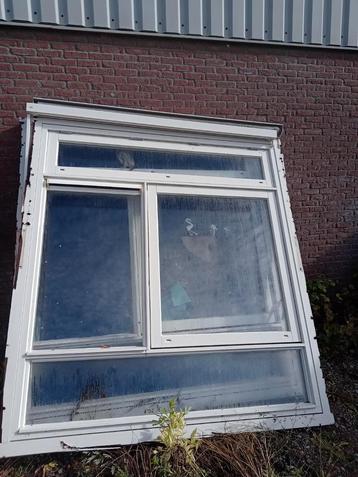 6 stuks kozijnen circulair met kiepramen  beschikbaar voor biedingen