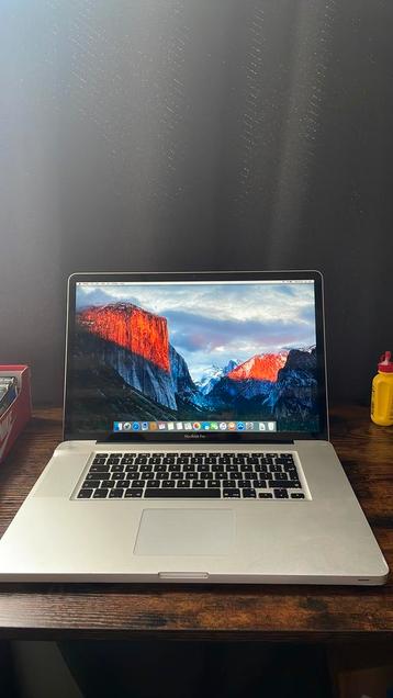 Macbook Pro 17 inch beschikbaar voor biedingen