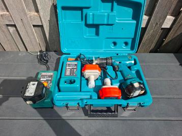 Makita boormachine met 4 accu's beschikbaar voor biedingen