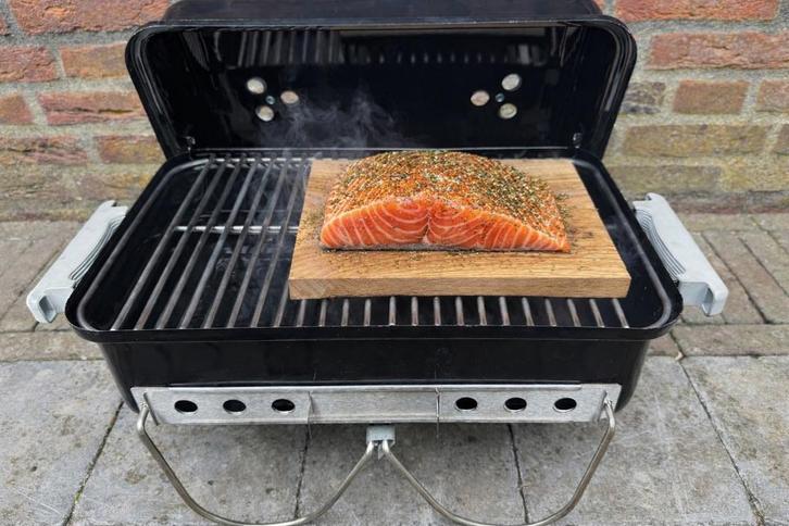 Eiken rookplank voor de Weber Go Anywhere (WGA), Tuin en Terras, Houtskoolbarbecues, Zo goed als nieuw, Ophalen of Verzenden