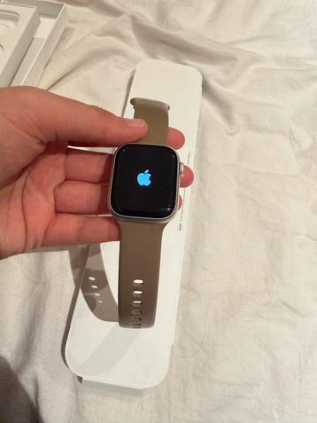 Apple Watch Series 8 - Krasje, werkt prima! beschikbaar voor biedingen