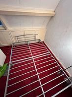 Goedkoop bedframe - Utrecht Zuilen, Antiek en Kunst, Antiek | Meubels | Bedden, Ophalen of Verzenden