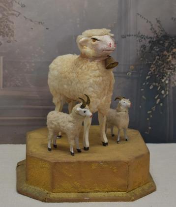 Oud Frans  Houten Stoffen Plateau. "Uit Aletta's tijd" beschikbaar voor biedingen