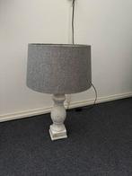 Schemerlamp witte voet grijze kap 63 cm hoog, Huis en Inrichting, Lampen | Tafellampen, Ophalen of Verzenden, Zo goed als nieuw
