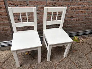 2 peuter stoeltjes beschikbaar voor biedingen