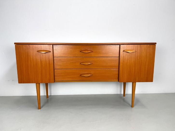 Vintage dressoir, Huis en Inrichting, Kasten | Dressoirs, Zo goed als nieuw, 150 tot 200 cm, 25 tot 50 cm, Ophalen of Verzenden