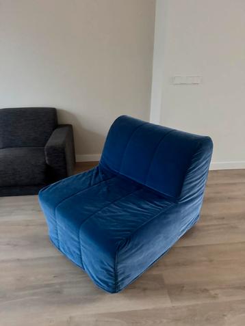 Blauwe stoel/logeerbed beschikbaar voor biedingen