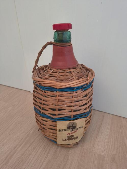 Vintage Wijnfles in Rietmand, Antiek en Kunst, Antiek | Vazen, Ophalen of Verzenden