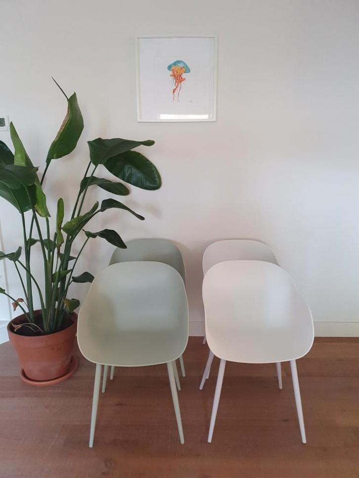 4 stevige kunststof kuipstoelen, wit & groen, Huis en Inrichting, Stoelen, Zo goed als nieuw, Vier, Kunststof, Wit, Ophalen