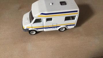 SIKU IVECO CAMPER JE KUNT ER ZO MEE WEG ! VAN OUD VROUWTJE? beschikbaar voor biedingen