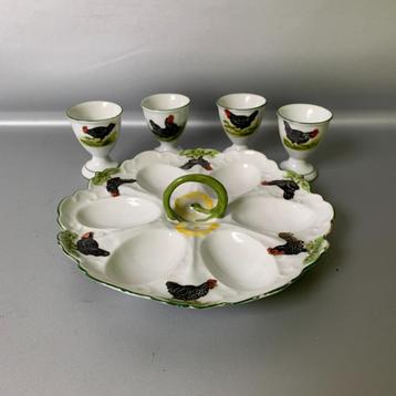 Antiek Eierbord en 4 eierdopjes kip - haan porselein beschikbaar voor biedingen