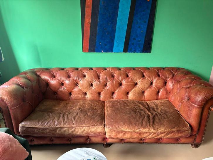 Timothy Oulton Chesterfield Bank - Tijdloos Design, Huis en Inrichting, Banken | Bankstellen, Gebruikt, Rechte bank, Driepersoons