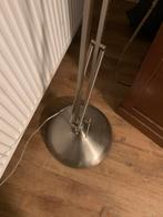 Zilverkleurige metalen staande lamp, Huis en Inrichting, Lampen | Vloerlampen, Ophalen, Zo goed als nieuw, Metaal, 150 tot 200 cm
