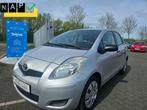 Toyota Yaris 1.0 VVTi Cool Limited (bj 2010), Auto's, Toyota, Te koop, Zilver of Grijs, 5 stoelen, Benzine