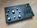 Dreadbox Typhon, Muziek en Instrumenten, Synthesizers, Overige merken, Zo goed als nieuw, Met midi-aansluiting, Overige aantallen