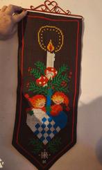 Vintage Zweeds wandkleed – handgeborduurd – nisser & kaars, Diversen, Kerst, Ophalen of Verzenden