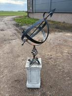 Zonnewijzer op betonnen sokkel, Ophalen, Gebruikt