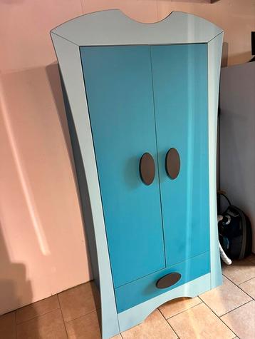 Ikea Mammut kast, met 3 planken en roede beschikbaar voor biedingen
