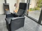 Sta op stoel merk Fitform Elevo 580 (luxe leren uitvoering), Huis en Inrichting, Fauteuils, Ophalen, Gebruikt, Minder dan 75 cm