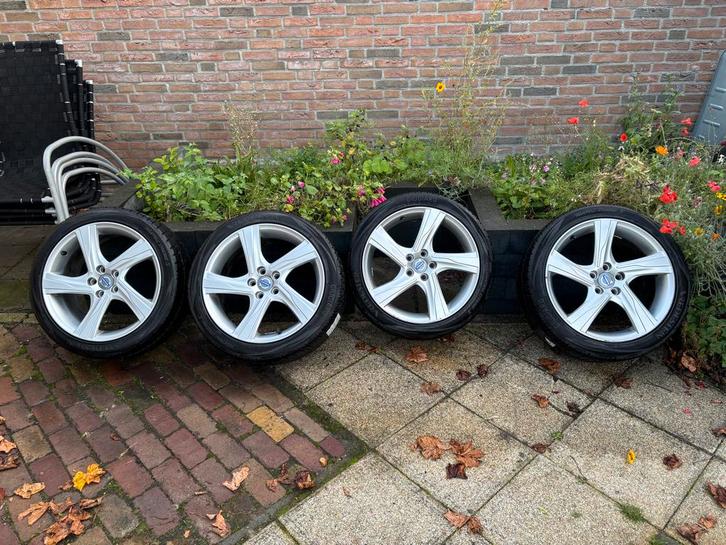 Volvo Ixion 18 inch winterwielenset, Auto-onderdelen, Banden en Velgen, Banden en Velgen, Winterbanden, 18 inch, 235 mm, Personenwagen