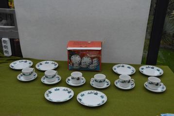18-delig kerstservies/ koffieservies / theeservies in doos beschikbaar voor biedingen
