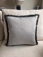 Sierkussen in Italiaanse stof 45x45 cm met Houles franje, Ophalen of Verzenden, Gebruikt, Grijs, Vierkant