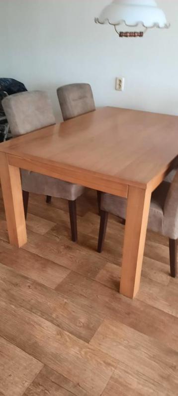 Eetkamertafel+4 stoelen beschikbaar voor biedingen