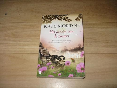Kate Morton - Het geheim van de zusters   (3759), Boeken, Romans, Gelezen, Nederland, Ophalen of Verzenden