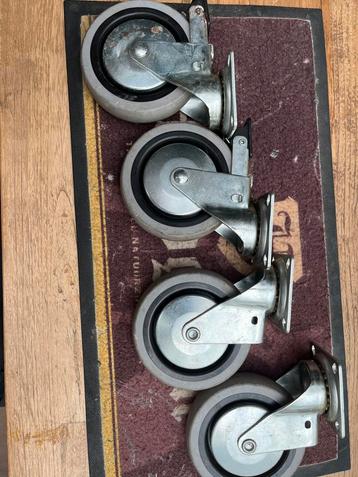 Zwenkwielen 10cm - Zwaar Materieel beschikbaar voor biedingen