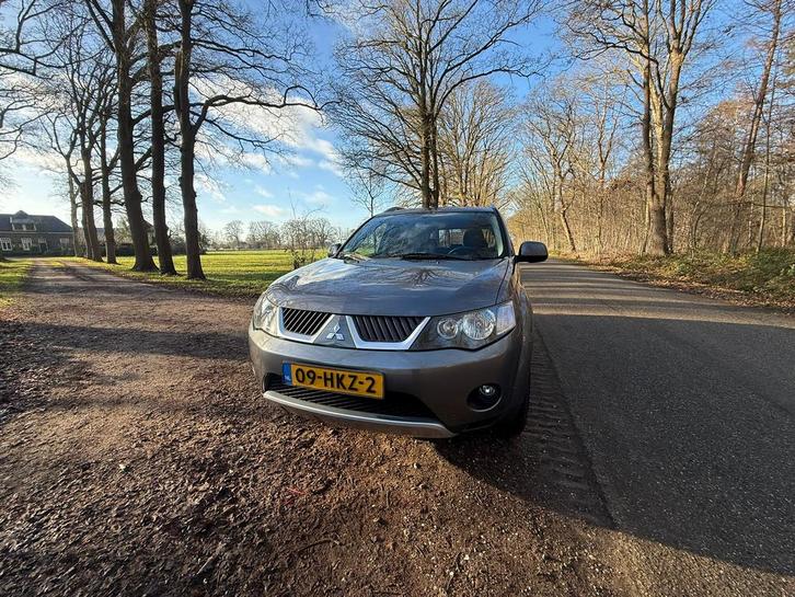 Mitsubishi Outlander 2.4 MPI 2WD 2009 Grijs, Auto's, Mitsubishi, Particulier, Outlander, ABS, Achteruitrijcamera, Adaptieve lichten